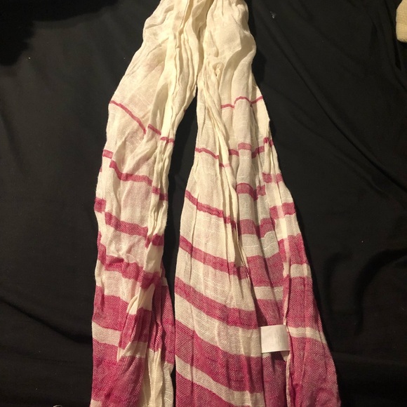 Pink and cream scarf - Picture 2 of 2